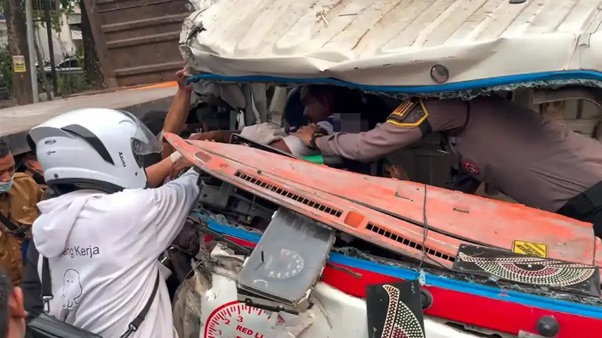 Sopir Terjepit, Evakuasi Jadi Ujian Keselamatan Jalan