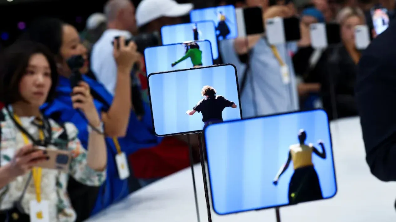 Layar iPhone Duo Retak di Engsel? Syarat dan Cara Mengajukan Penggantian