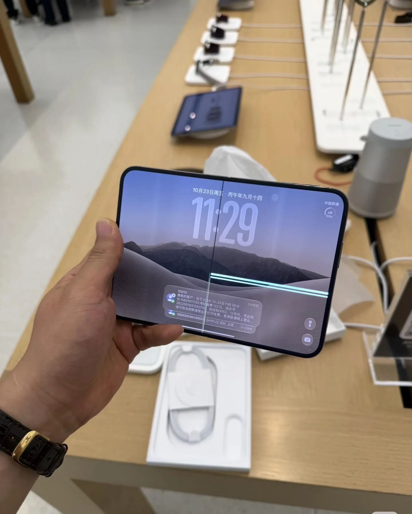 iPhone Duo Menghadapi Krisis Layar Retak dan Engsel Macet