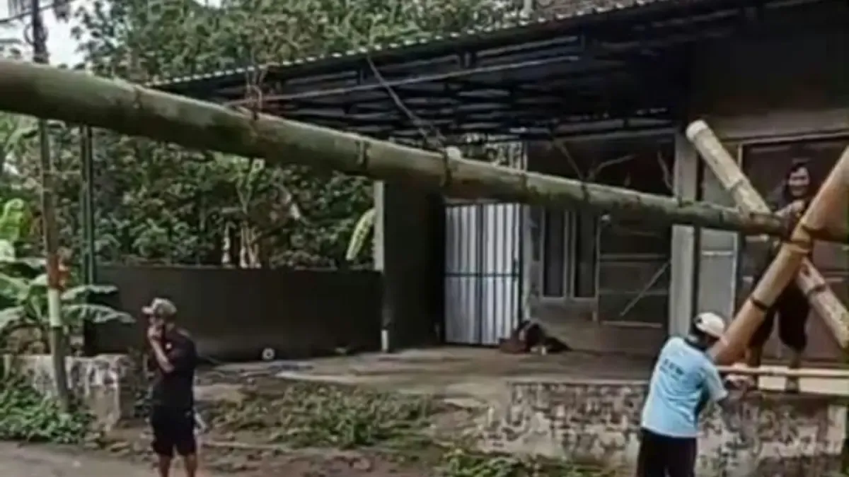 Truk Bermuatan Berat: Desa Menuntut Aturan yang Nyata