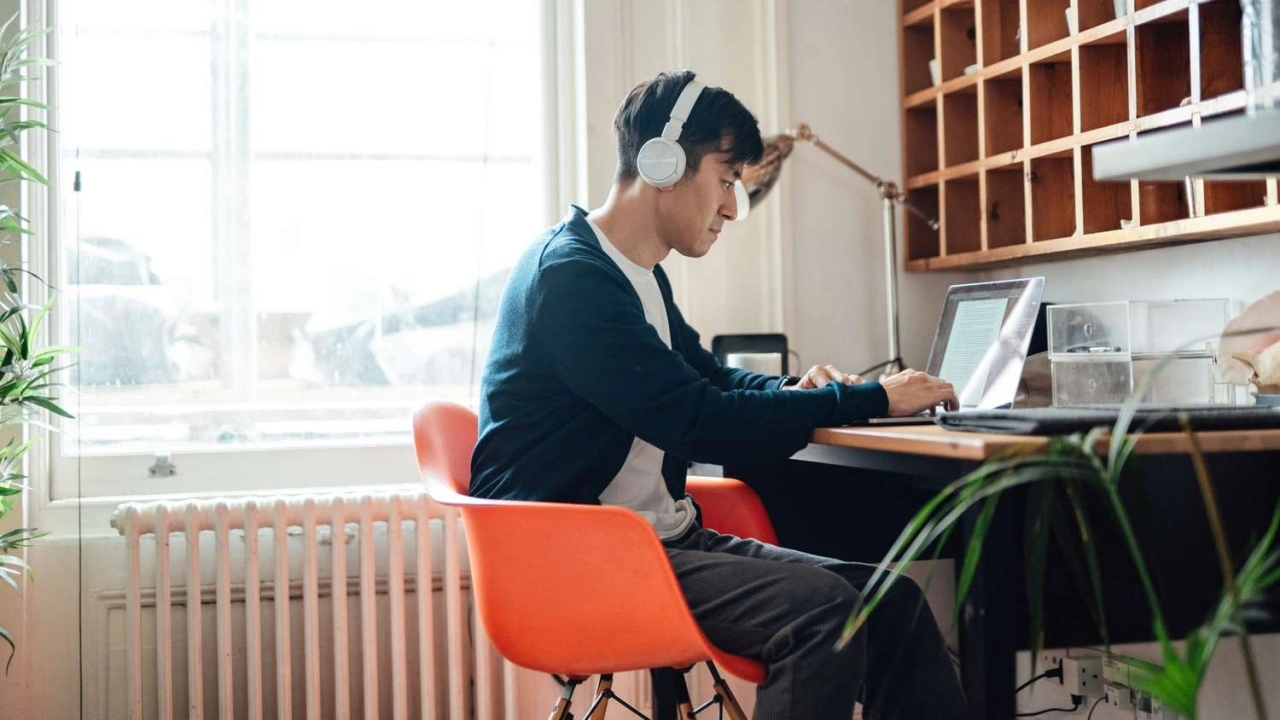 7 Fitur Headphone untuk Kerja yang Lebih Fokus dan Nyaman