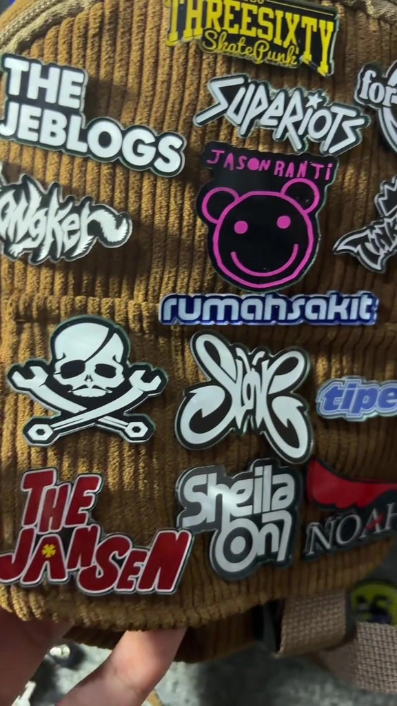 Pin Band Lokal Bikin Tas Polos Punya Cerita