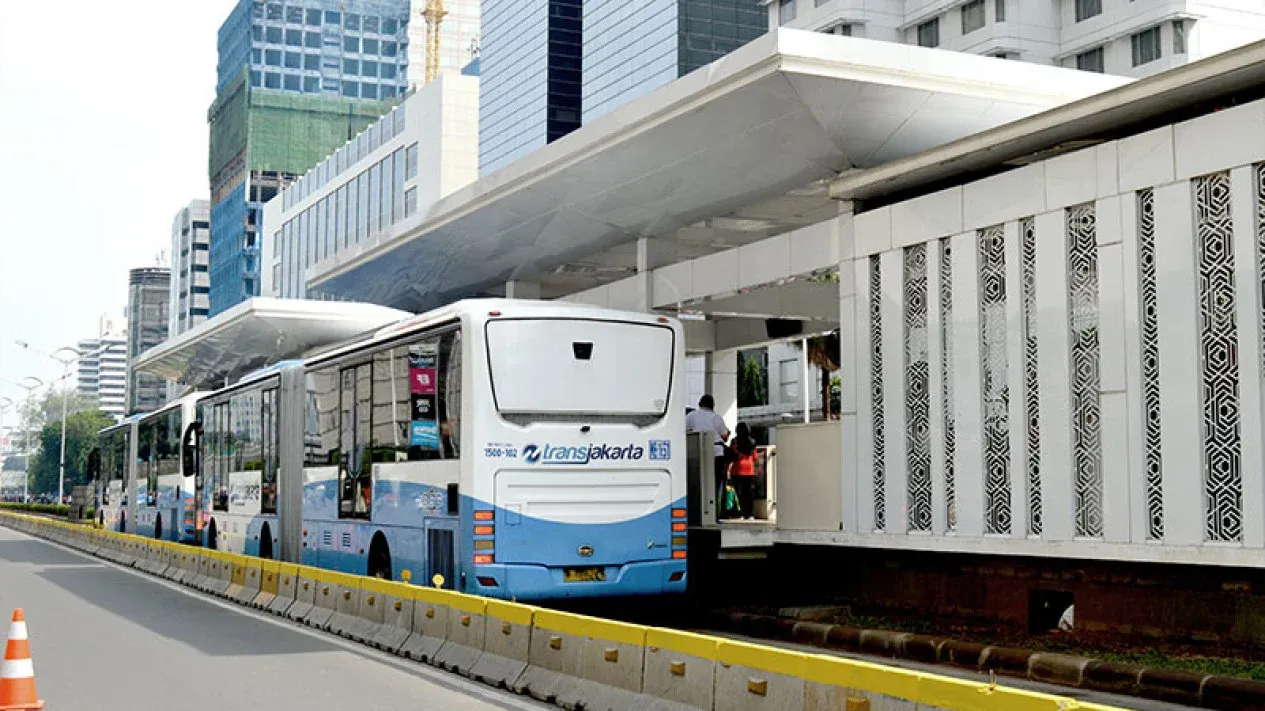 Demo dan Gangguan Jalan Mengubah Rute TransJakarta