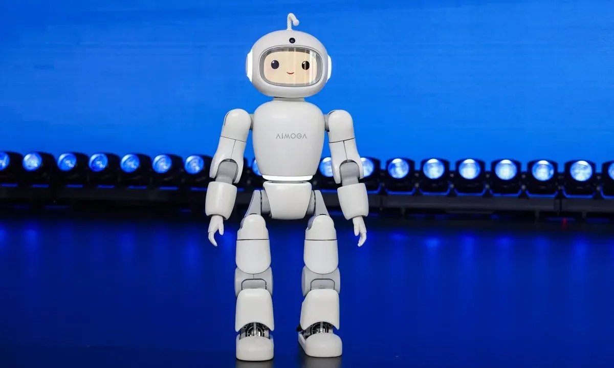 Mobo, Robot Humanoid Pendamping Keluarga dengan 16 Tugas Paralel