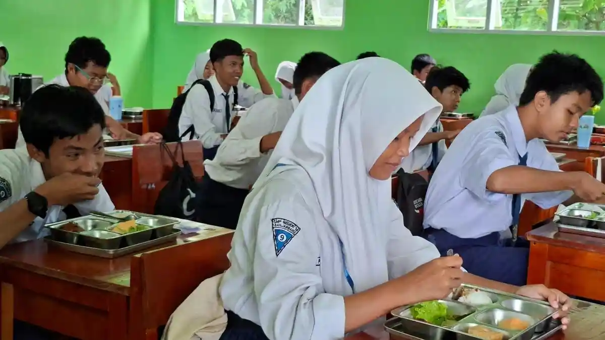 MBG Prasmanan di Sekolah: Pilihan Siswa, Tantangan Antrean