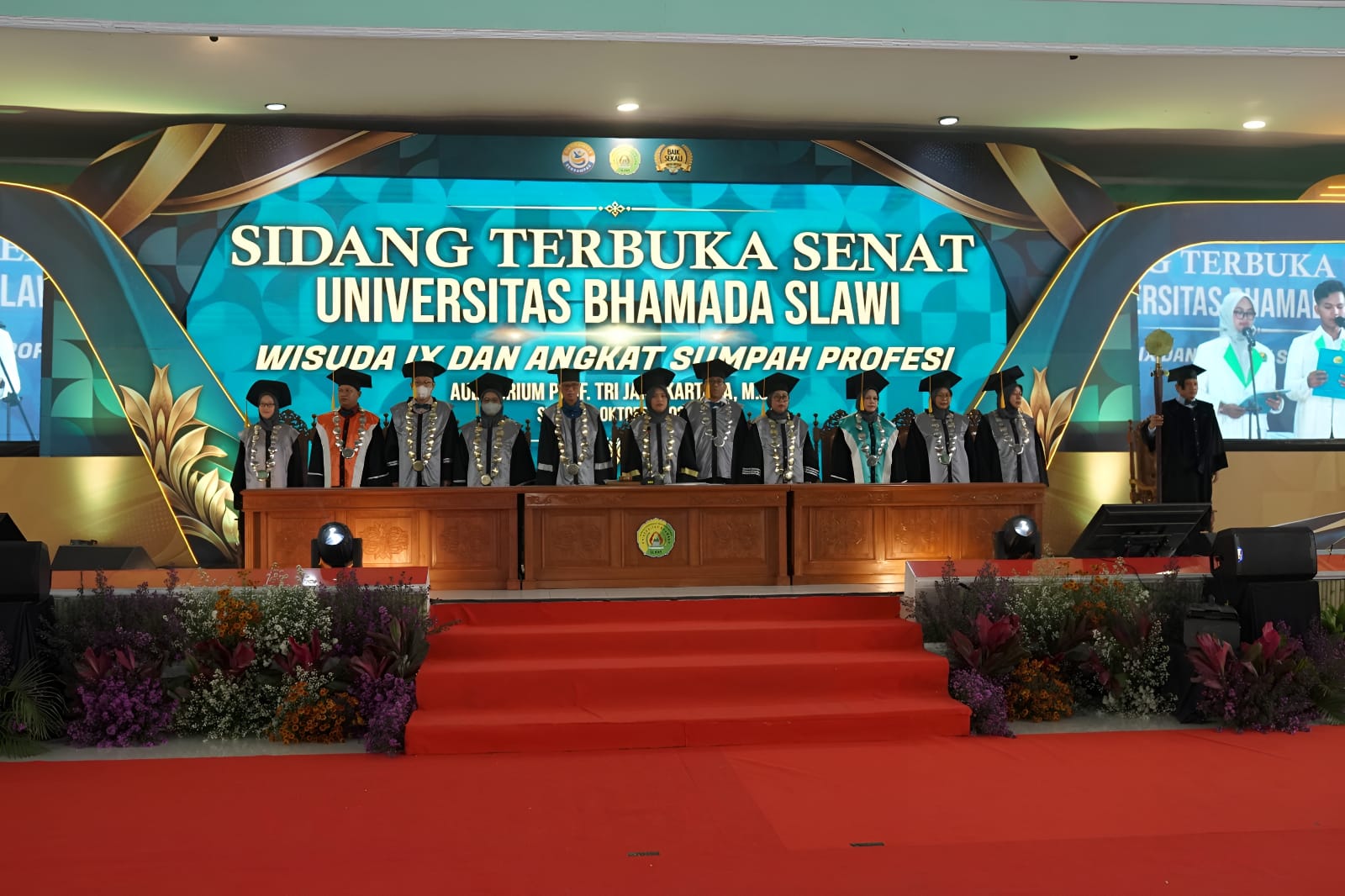 Dua Wisuda, Dua Jalan Menuju Kesiapan Kerja