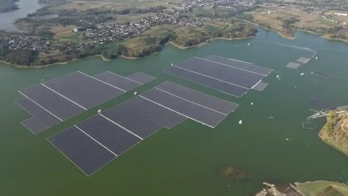 PLTS 100 GWp: Kemitraan dan Waduk untuk Kedaulatan Energi