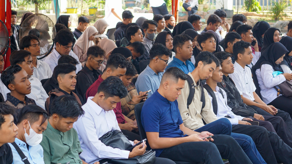 Ribuan Lowongan Terbuka, tetapi Akses Kerja Belum Merata