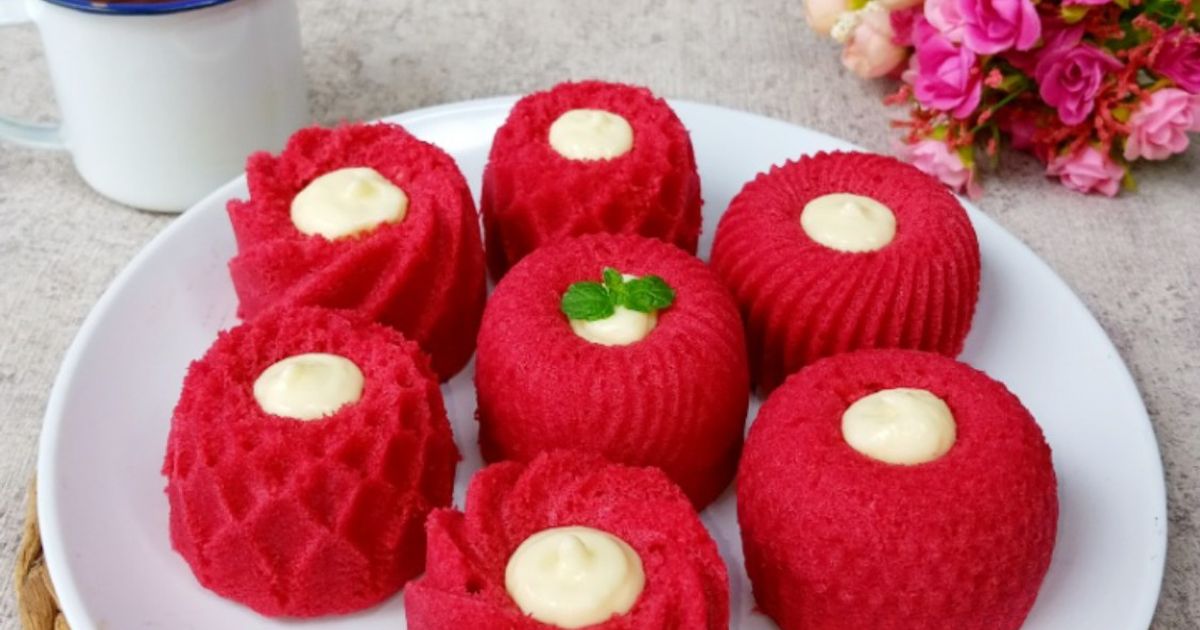Bolu Kukus Red Velvet Mini Tanpa Oven dengan Saus Keju