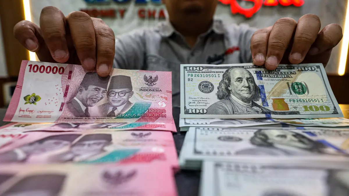 Rupiah Cetak Rekor Terlemah saat Tekanan Dolar Menguat