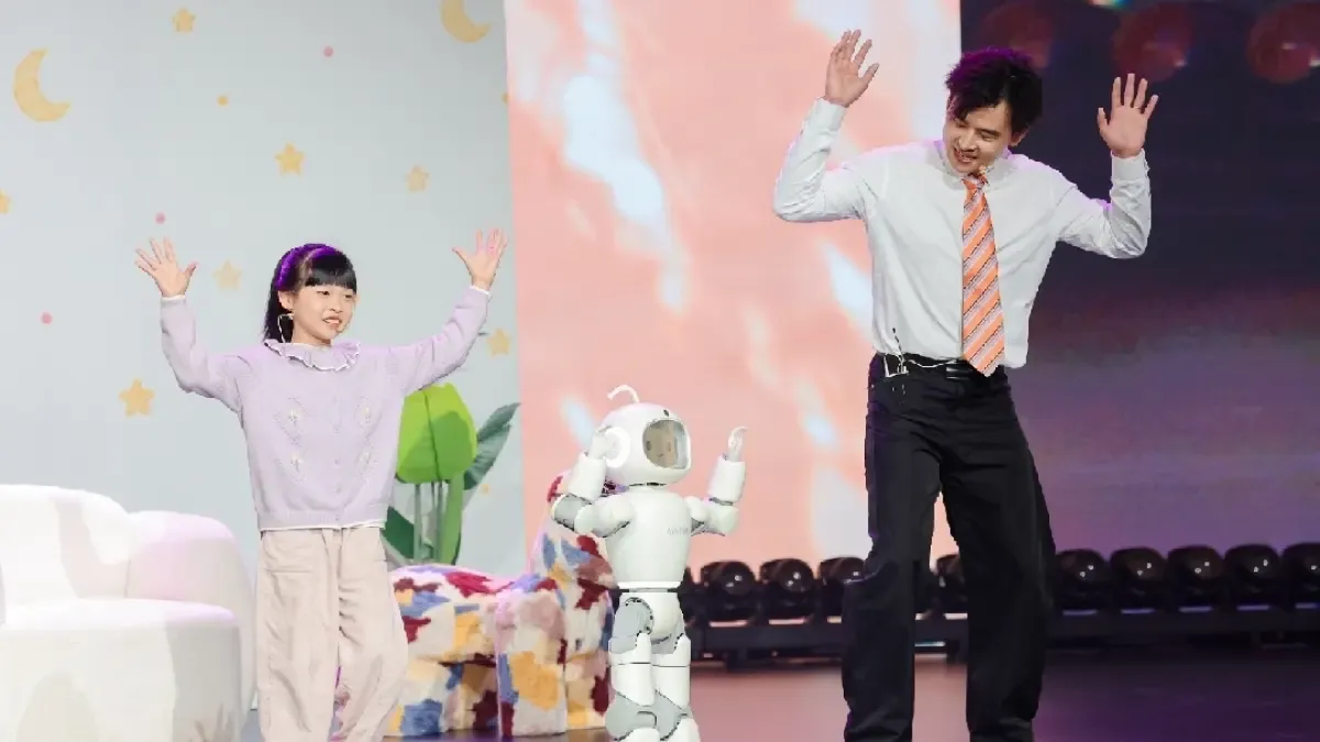 Mobo, Robot Humanoid Pendamping Keluarga dengan 16 Tugas Paralel