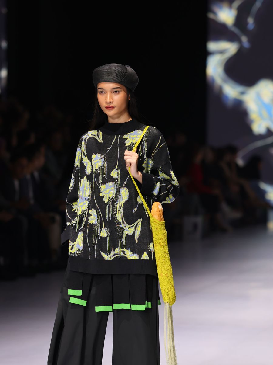 Dari Calla Lily hingga Cosmos, Bunga Menemukan Bahasa Baru di Runway