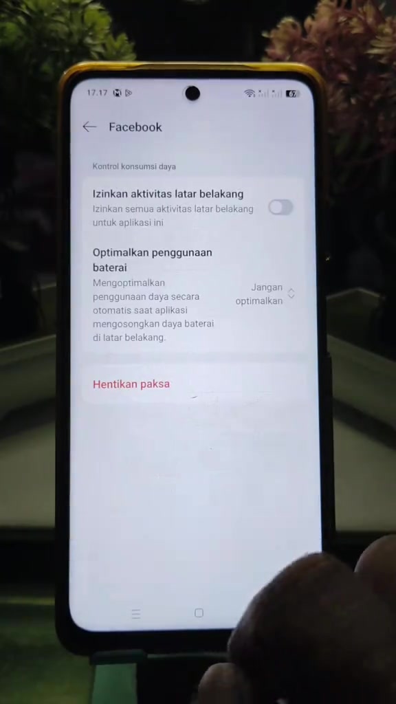Pengaturan aplikasi Facebook di Android dengan opsi aktivitas latar belakang