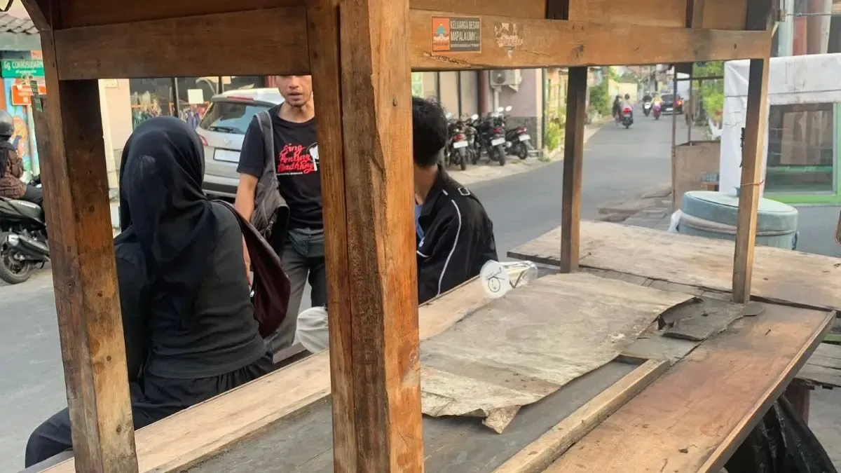Dari Pikulan ke Gerobak: Jejak Angkringan sebagai Warisan Jalanan