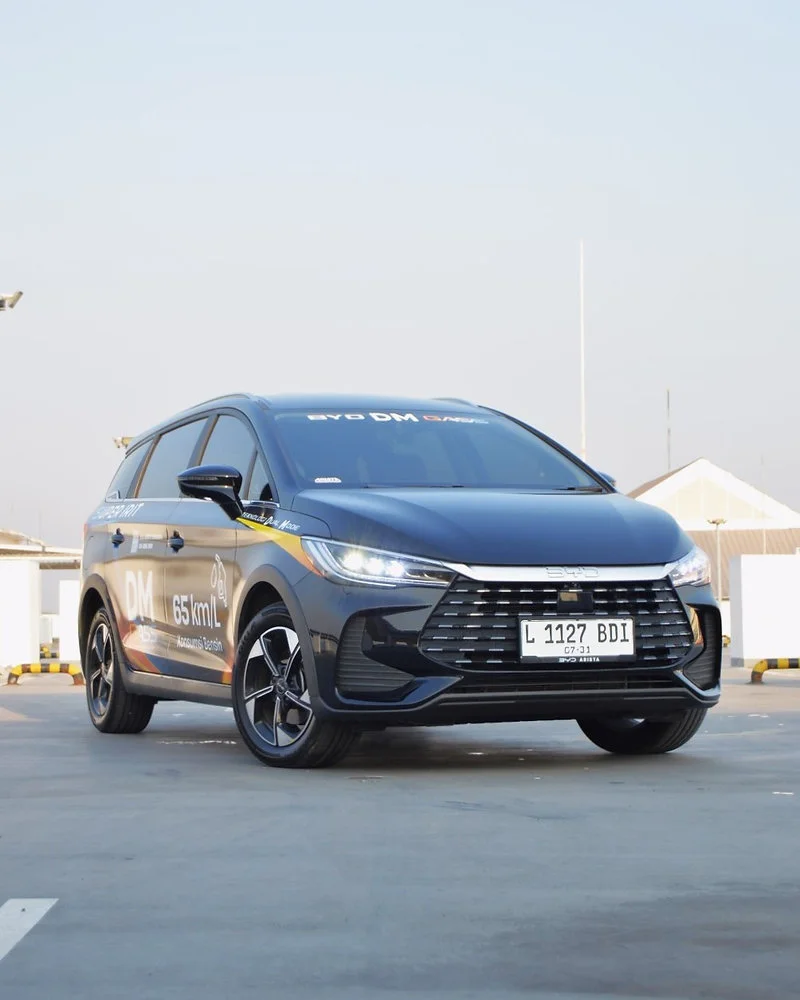 BYD M6 DM Hybrid vs Toyota Veloz Hybrid: Teknologi Belum Cukup