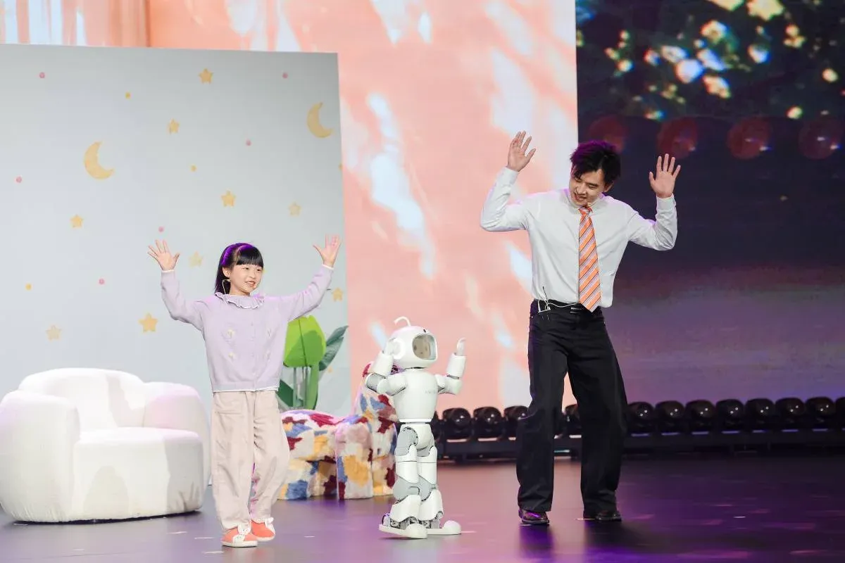 Mobo Mengandalkan Bahasa dan Ekspresi sebagai Robot Pendamping Keluarga
