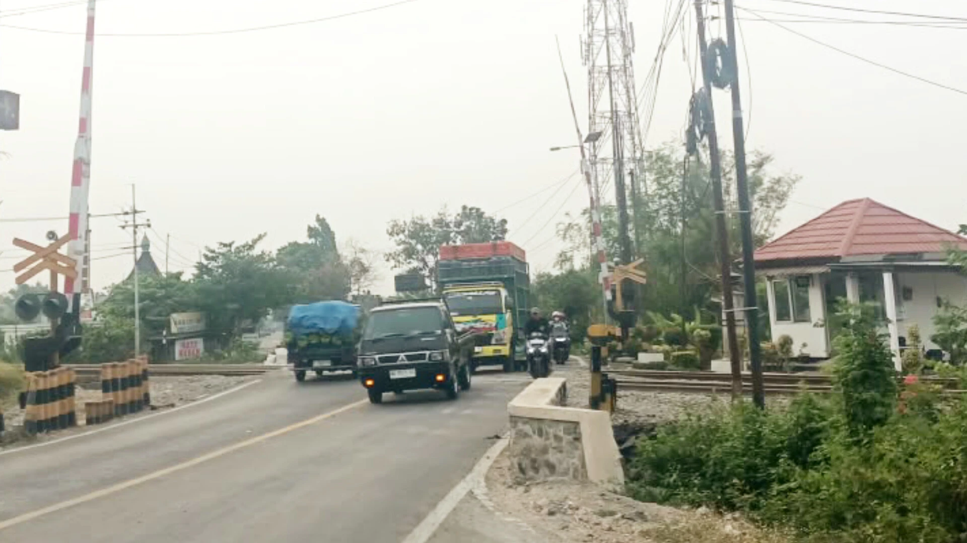 Tiga Insiden Perlintasan dalam Tiga Hari: Palang Patah hingga Rem Darurat