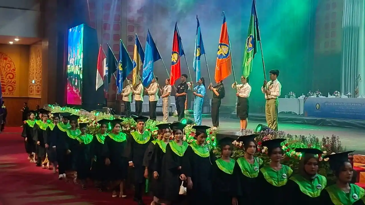 Dua Wisuda, Dua Jalan Menuju Kesiapan Kerja