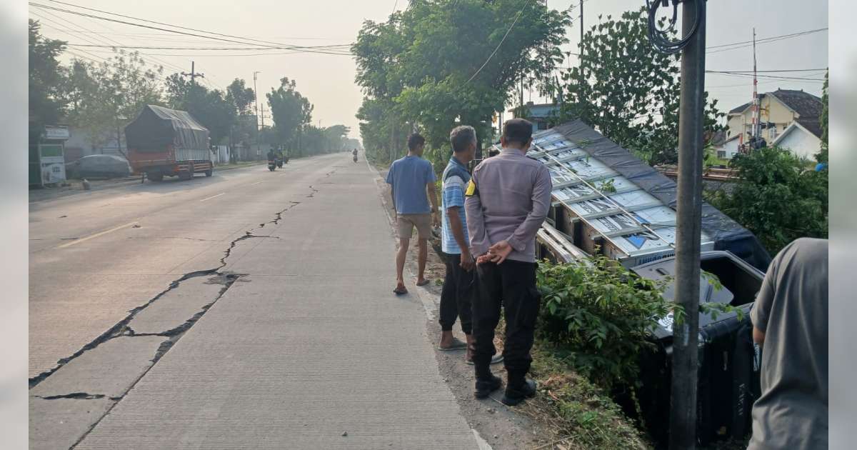 Truk Bermuatan Terguling Berulang Kali, Ini Rangkaian Kejadiannya