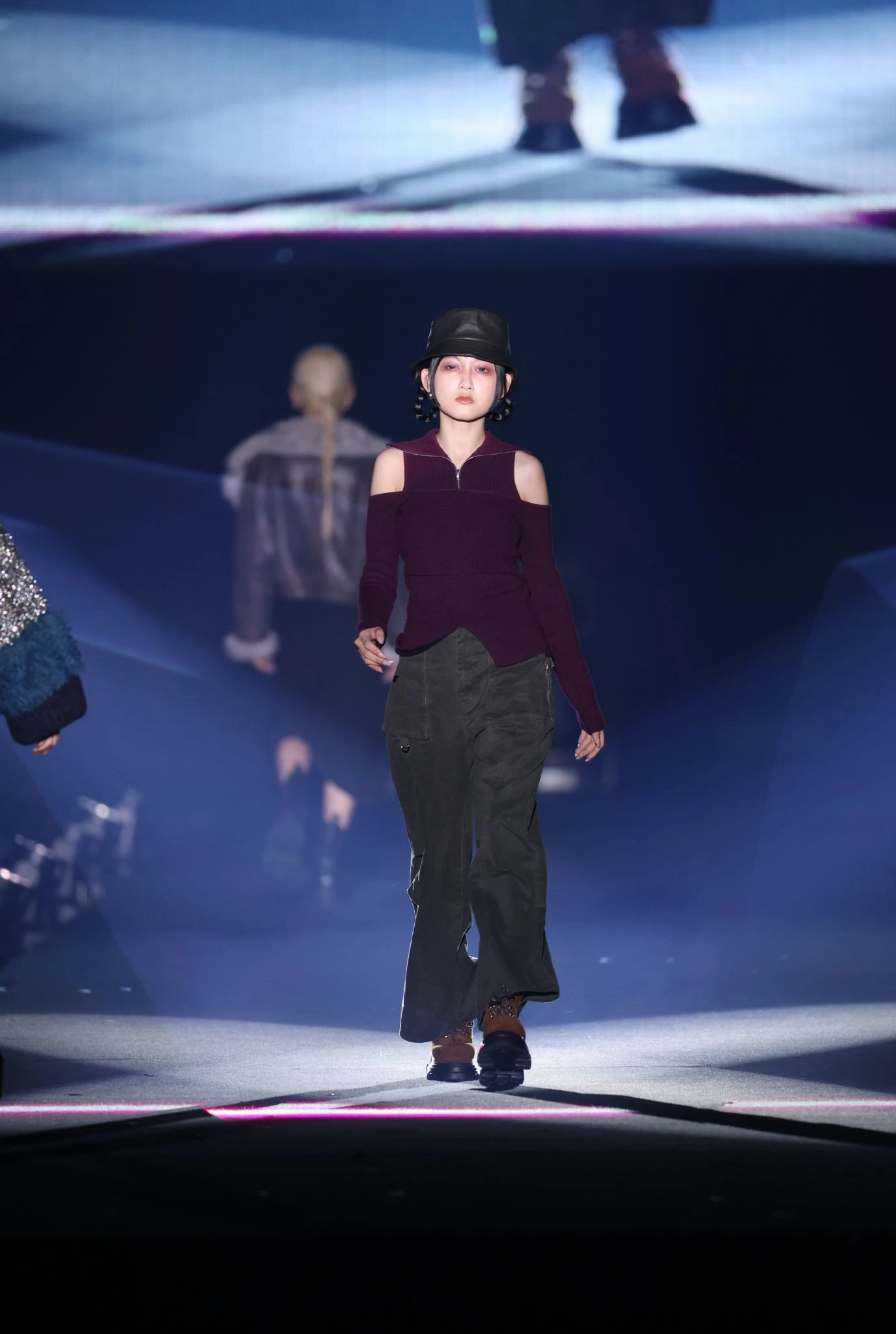 Kaye Lynn Membuka Jalan Baru di Runway Internasional
