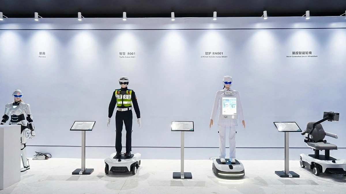 Dari Pengatur Lalu Lintas hingga Pendamping Keluarga: Robot Humanoid AI Chery Unjuk Kebolehan