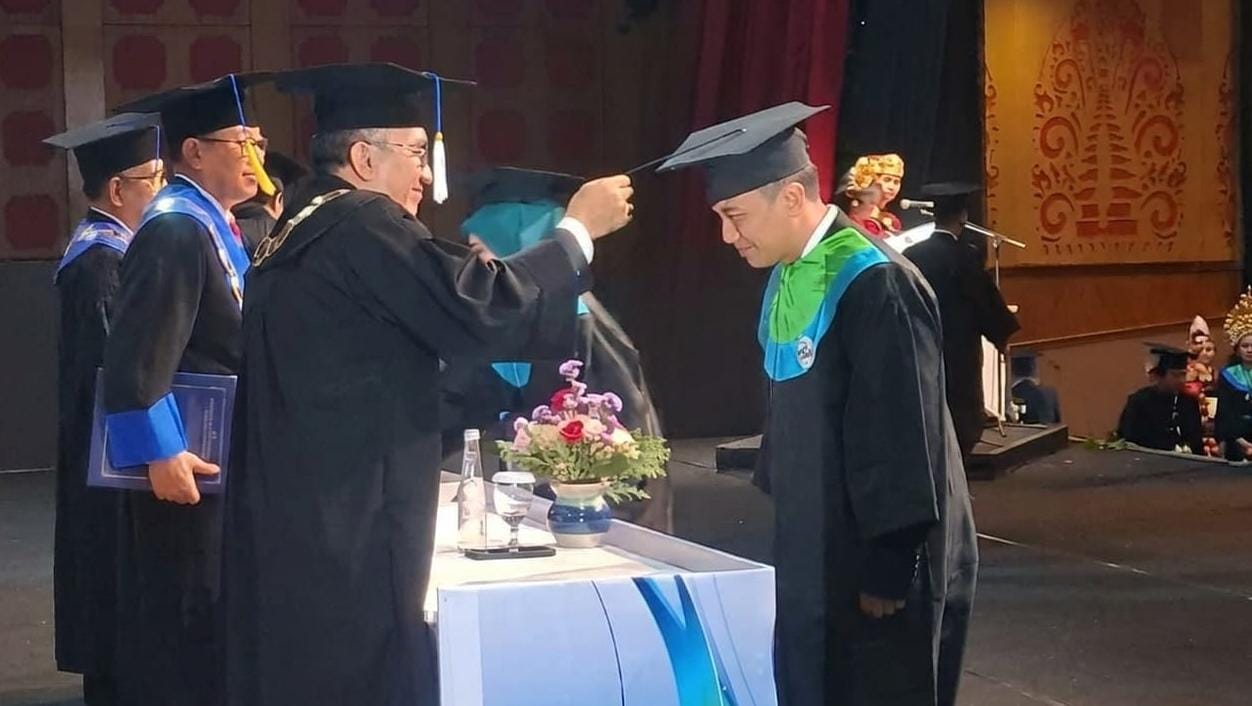 Dua Wisuda, Dua Jalan Menuju Kesiapan Kerja