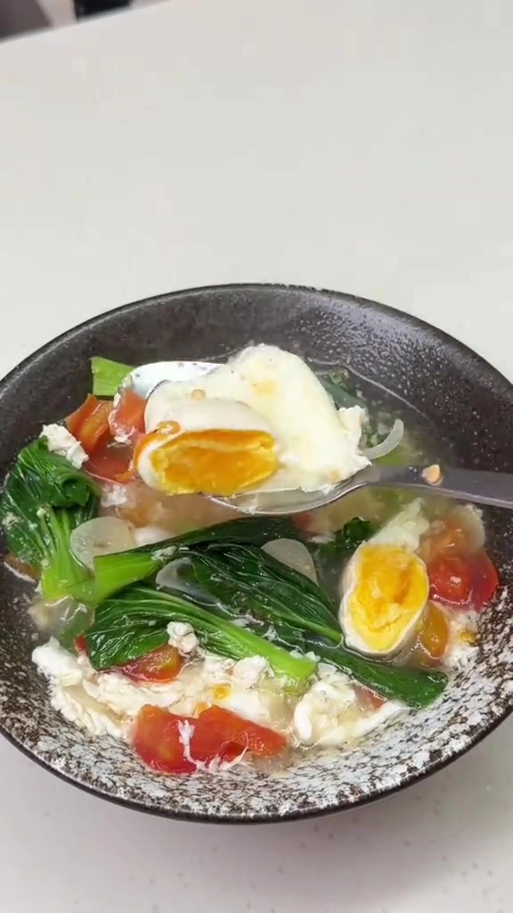 Sup Telur Pedas Gurih, Telurnya Utuh dan Tidak Pecah