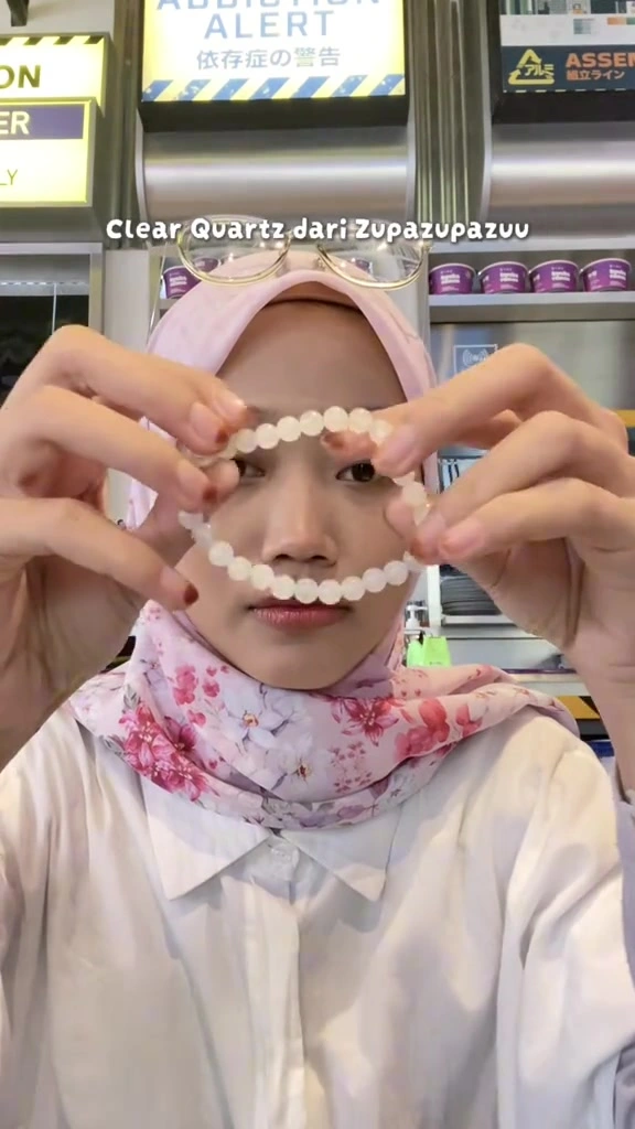 Gelang Gemstone Lokal yang Aku Pilih dari Warnanya, Bukan Janji Energinya