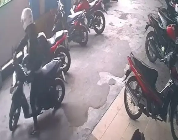 Dua Motor Dicuri di Mojokerto, CCTV Buka Dugaan Pelaku Sama