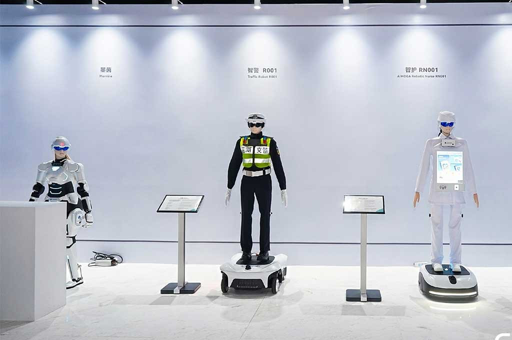 Robot Humanoid AiMOGA dari Rumah hingga Layanan Publik