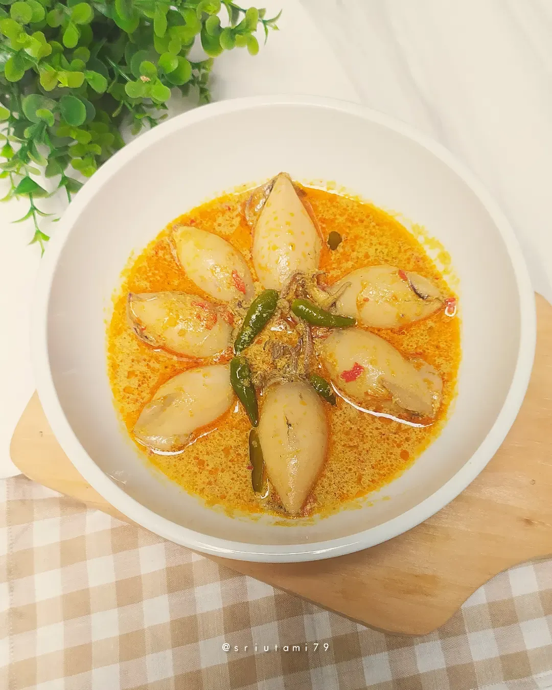 Gulai Cumi Bunting Isi Tahu yang Empuk, Kuah Santan Gurih Menyatu
