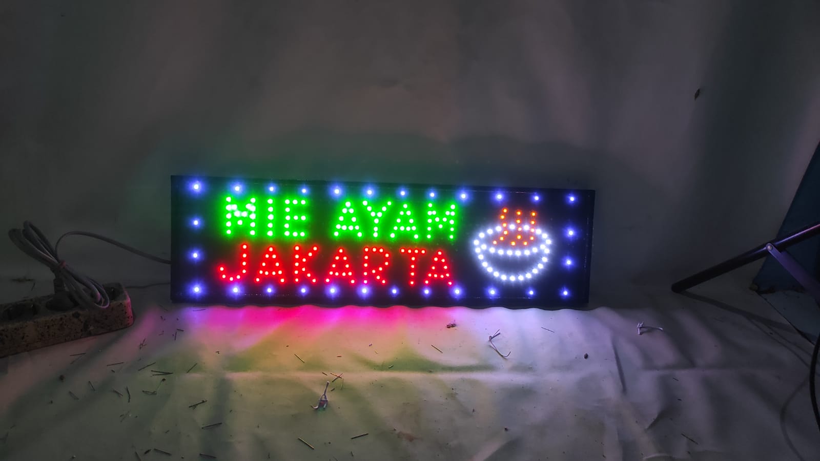 Turun 23%: lampu LED tulisan MIE AYAM