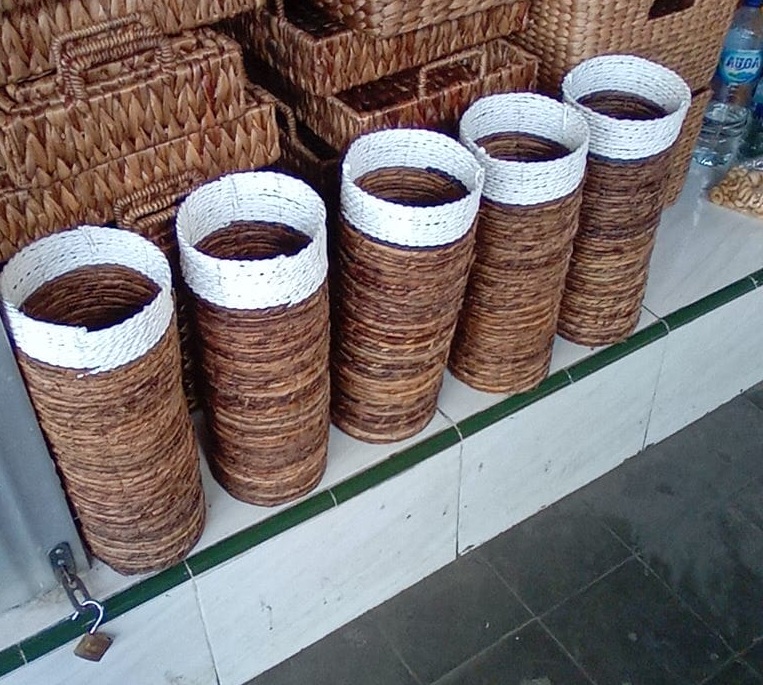 Harga Baru Turun: Vas / Pot Bunga Motif