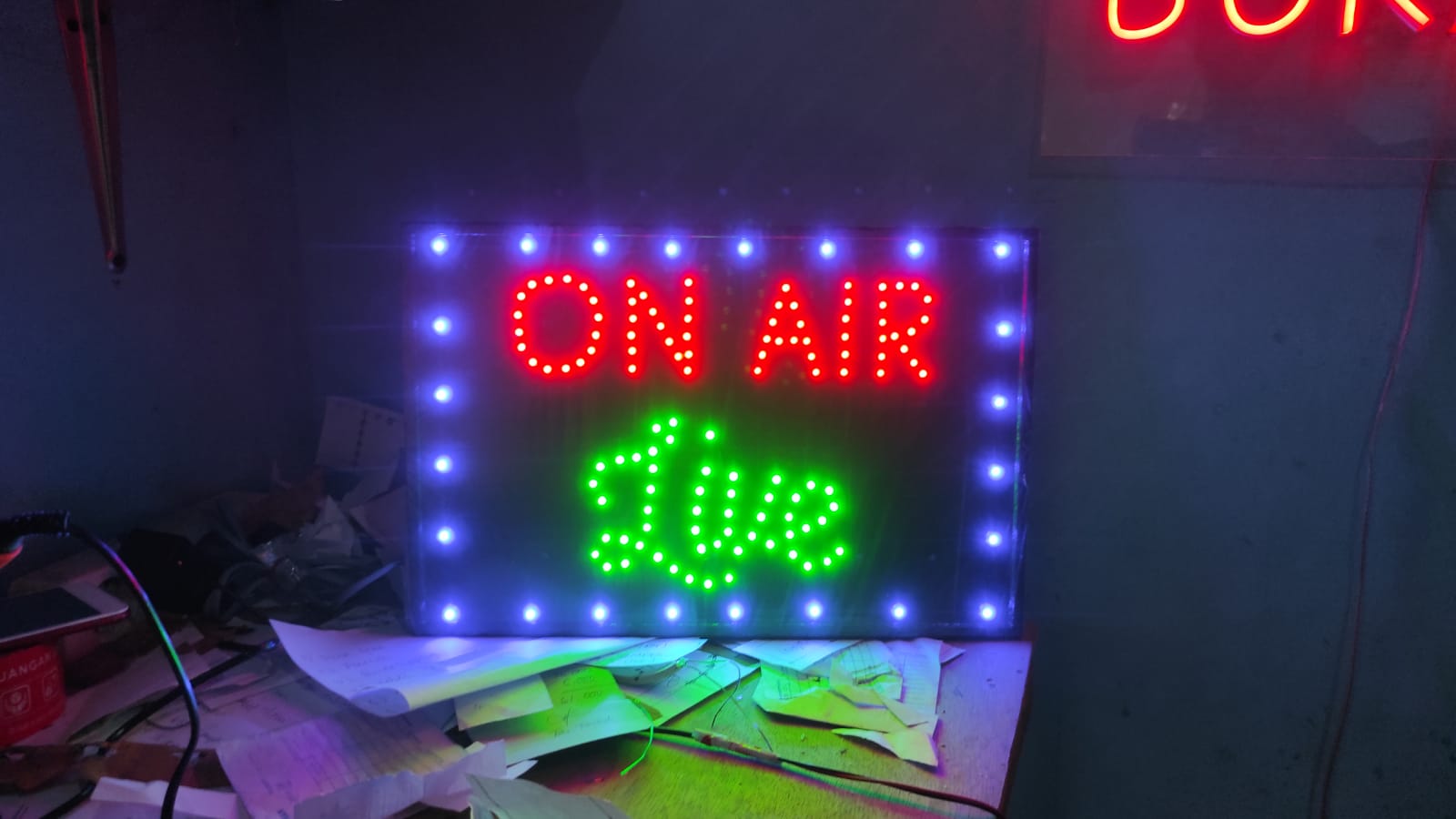 Turun 28%: lampu LED sign tulisan ON