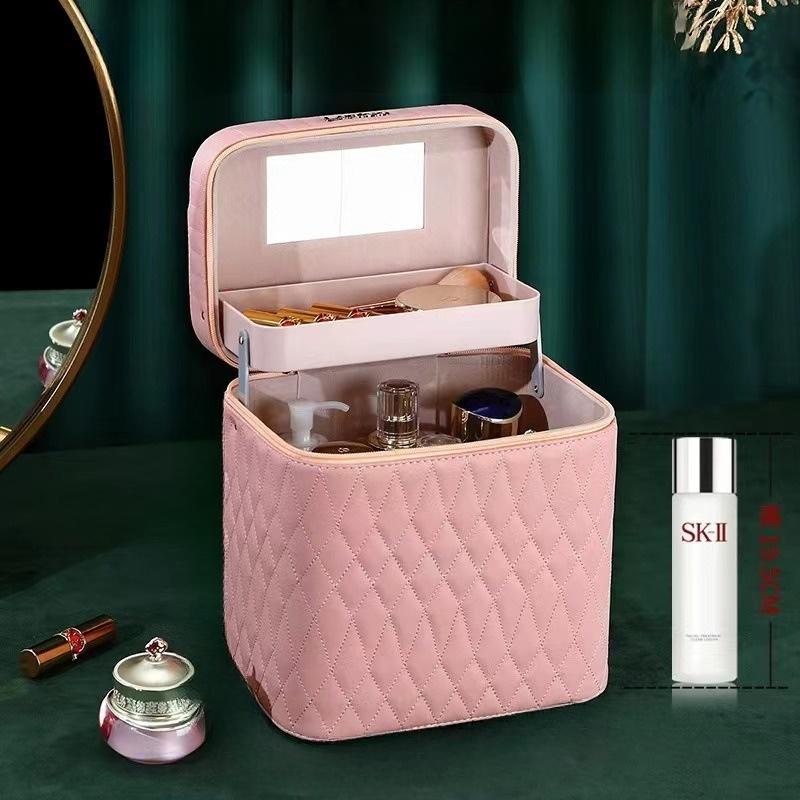 Turun 33%: Kotak Kosmetik / Beauty Case