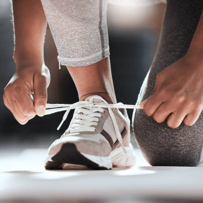 Perbedaan Sneakers Running dan Casual untuk Wanita