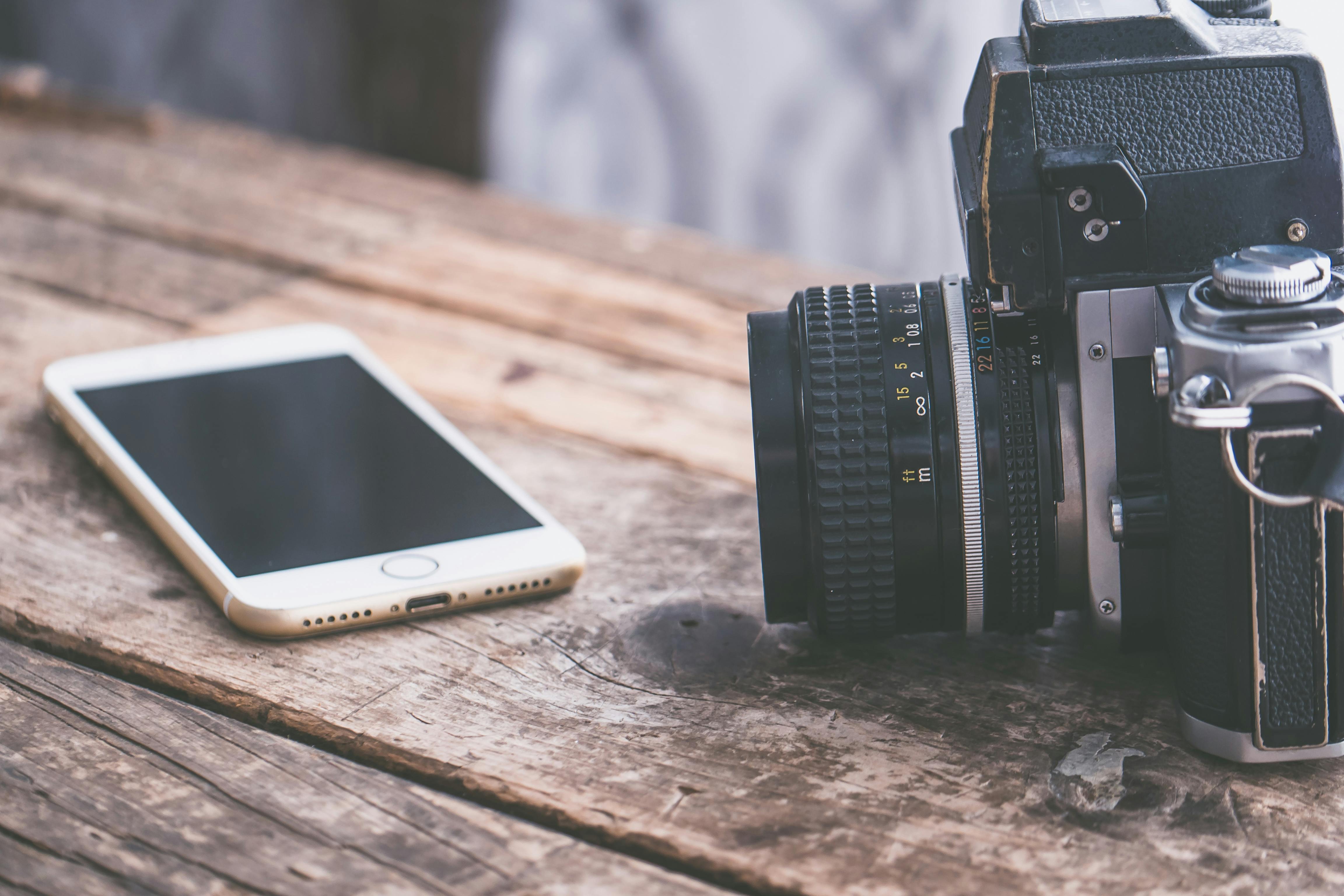 Kamera DSLR vs HP? Mana yang Lebih Unggul untuk Fotografi di Tahun 2026?