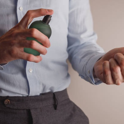 Ini Kesalahan Umum Pakai Parfum, Jangan Gosok Di Pergelangan Tangan!