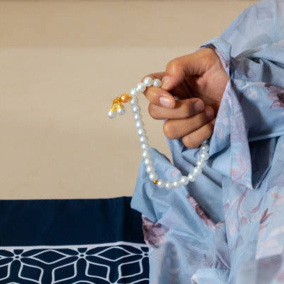 7 Tips Memilih Mukena Travel Mini Ringan dan Gak Tembus Pandang