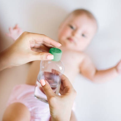 Kenali Manfaat Essential Oil untuk Bayi untuk Bantu Tidur Nyenyak