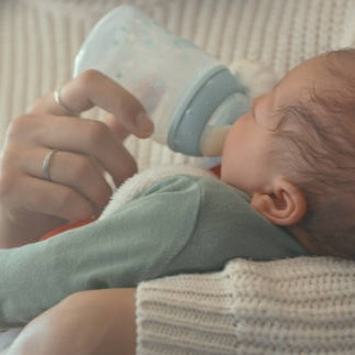 Bayi Bingung Puting? Coba 5 Langkah Transisi Botol Susu Ini