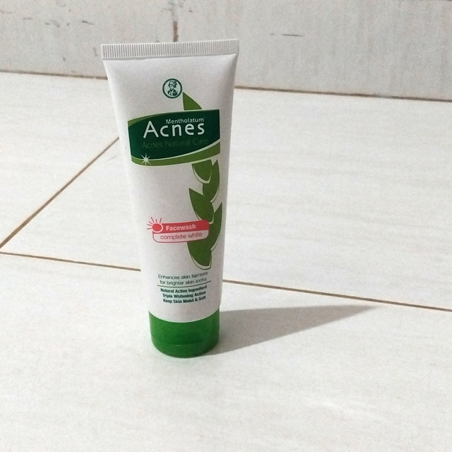 Review Acnes Facewash Complete White : Solusi Ampuh Wajah Cerah Bebas Noda Jerawat!
