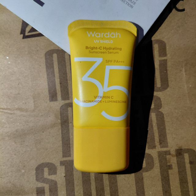 Review Wardah Bright-C Hydrating Sunscreen untuk Kulit Glowing!