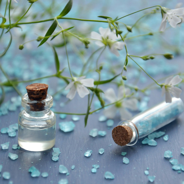 Anti-Tumpah! Tips Membawa Parfum Favorit ke Dalam Kabin Pesawat