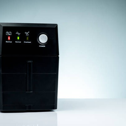 Mengapa Uninterruptible Power Supply Penting untuk Menjaga Komputer Kamu