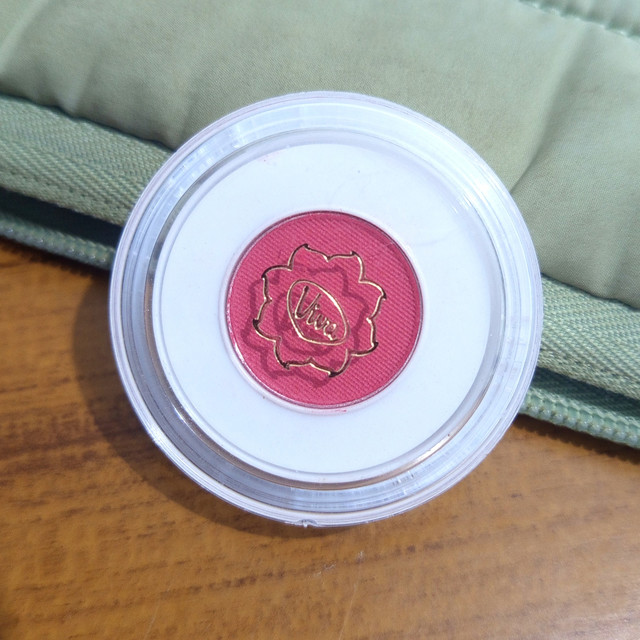Viva Fin Touch Blush On Shade 03, Murah Meriah dengan Warna Red Pink yang Bikin Wajah Segar