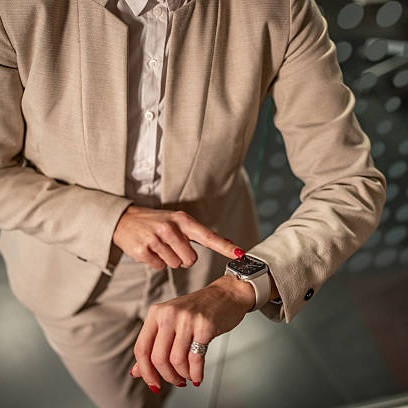 Tips Memakai Smartwatch di Acara Formal