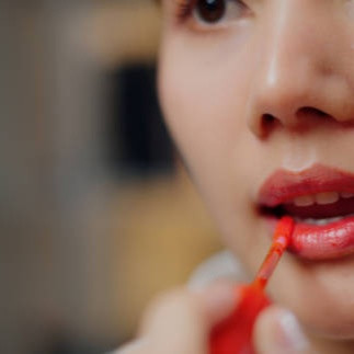 Panduan Memilih Warna Lip Tint Sesuai Undertone Skin