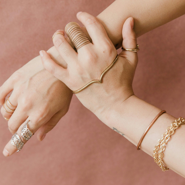Emas Kuning, Putih atau Rose Gold? Pilih Material Cincin yang Pas untuk Skin Tone-mu