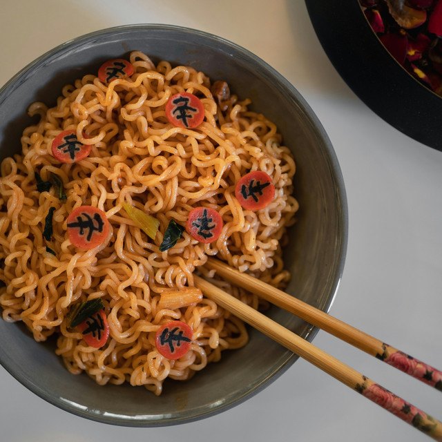 Tips Menikmati Mie Instan Pedas Tanpa Takut Perut Sakit